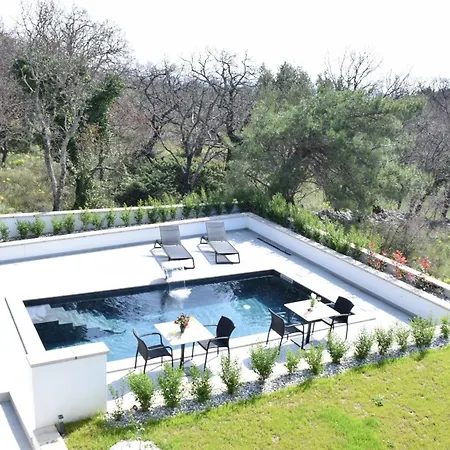 My Dalmatia - Senti With Shared Pool Apartment