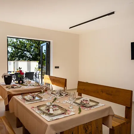 My Dalmatia - Senti With Shared Pool Apartment Starigrad Paklenica
