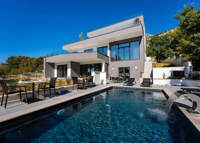 My Dalmatia - Senti With Shared Pool * Starigrad Paklenica