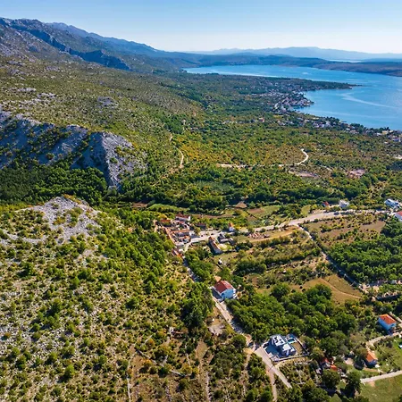Daire My Dalmatia - Senti With Shared Pool Starigrad Paklenica