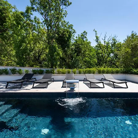 My Dalmatia - Senti With Shared Pool Starigrad Paklenica