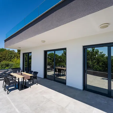 My Dalmatia - Senti With Shared Pool Daire *