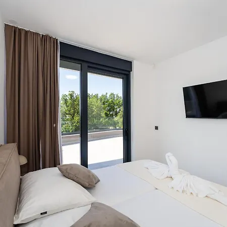 My Dalmatia - Senti With Shared Pool Daire *