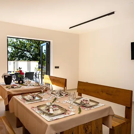 My Dalmatia - Senti With Shared Pool Daire Starigrad Paklenica