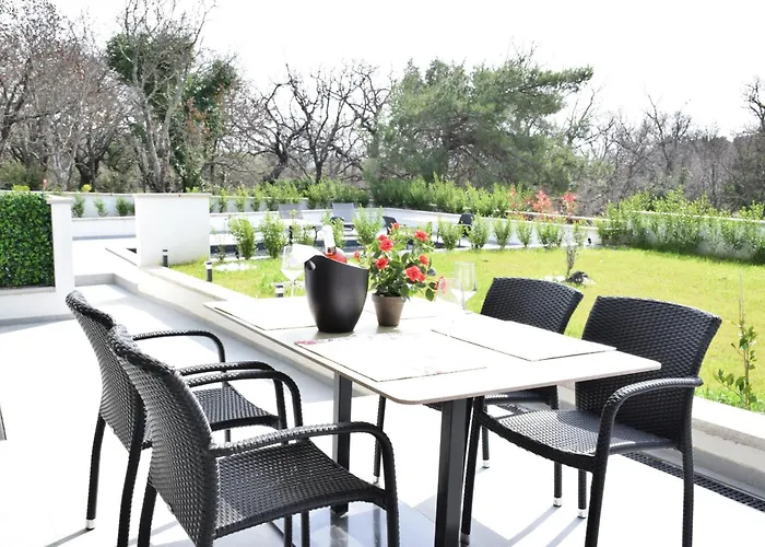 My Dalmatia - Senti With Shared Pool * Starigrad Paklenica