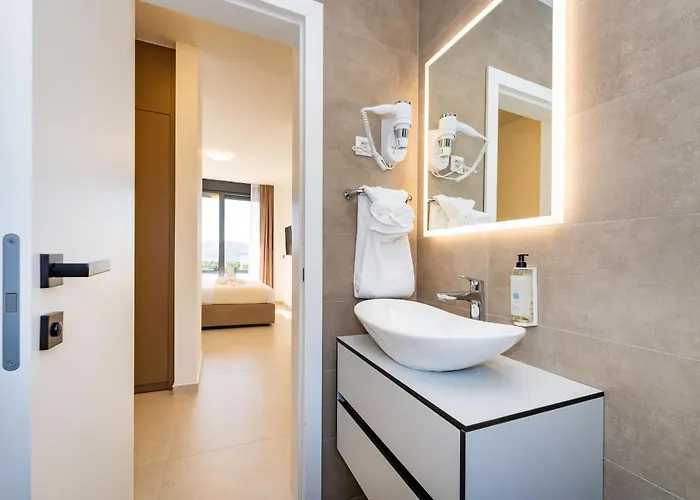 My Dalmatia - Senti With Shared Pool Apartment Starigrad Paklenica